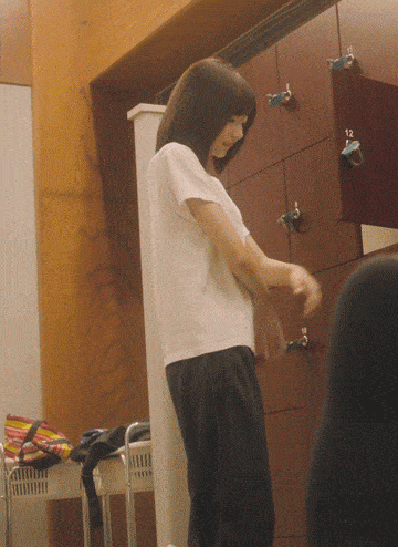 hilite-wild:  tococie:  武田玲奈  ごく普通に服を脱ぐ、ただそれだけの仕草なのに、全裸で身体をくねらせるストリッパーより淫ら。