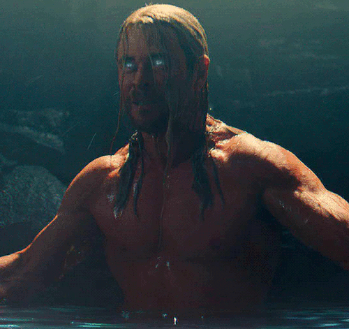redundanttanks:Deleted Scene from Avengers Age Of Ultron (2015)Chirs Hemsworth worked out like a mad