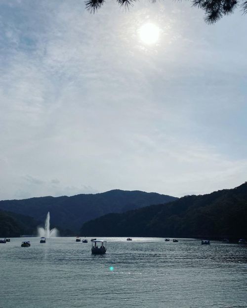 Despite covid, pocheon lake was hoppin (at 포천 산정호수)www.instagram.com/p/CGWwnvCA8VT/?igshid=1