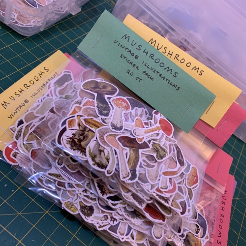Packed some more mushroom stickers. Each sticker pack has all types of mushroom species! Available i