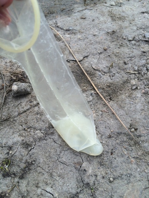 One of the most beautiful fresh full of cum used condom that I found until now! I’d should cum