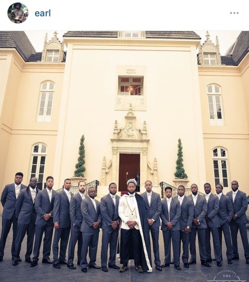 diekingdomcome: colorfulqueers:frontpagewoman:Seattle Seahawks safety, Earl Thomas got married weari