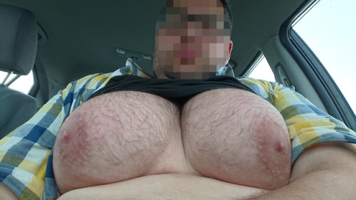 some of you wanted to see me flash my titties in the car. Done! =)