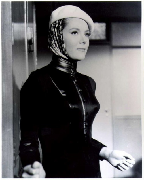 fybombshells: diana rigg in a killer outfit