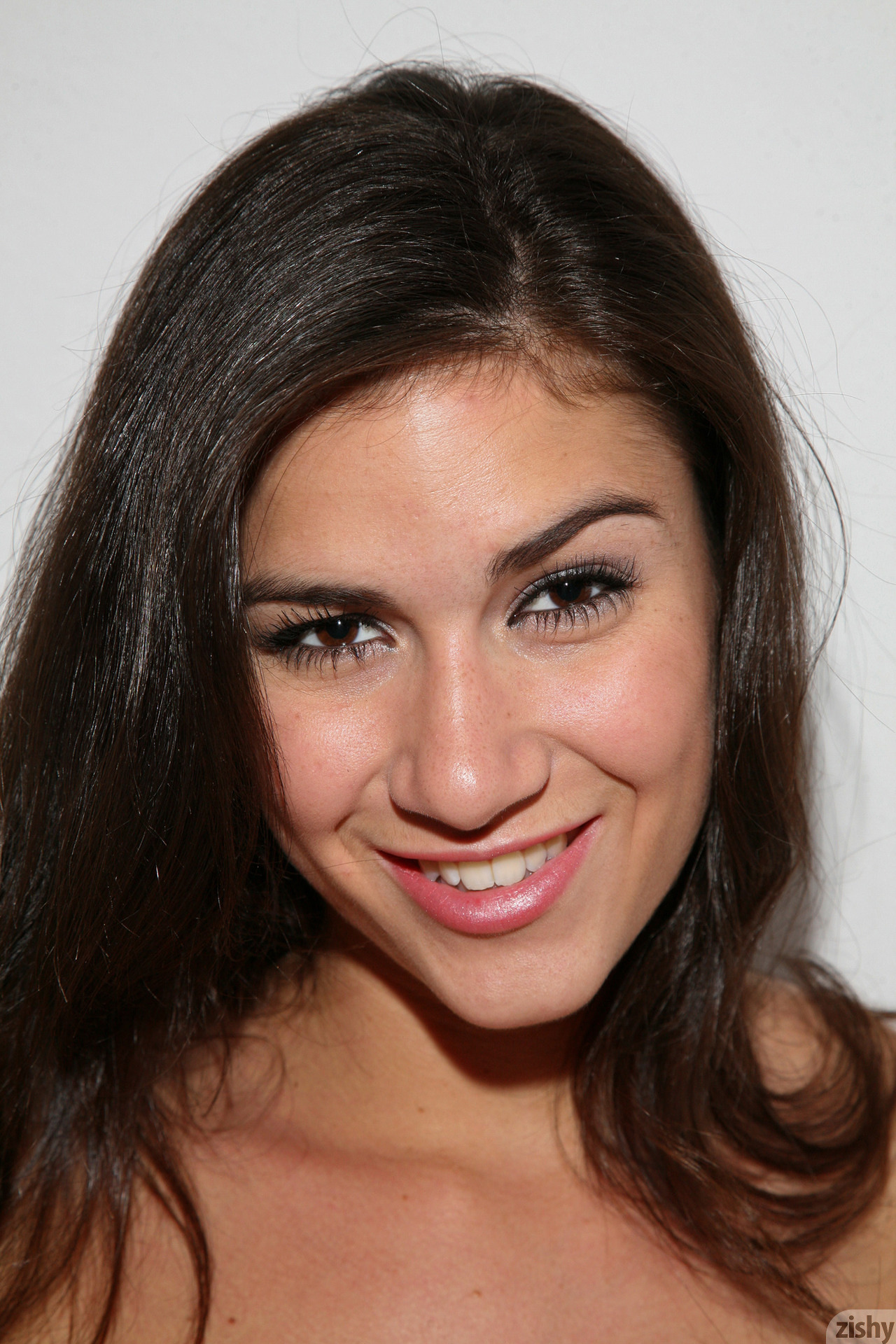 zishy:Chloe Hunt for www.zishy.com
