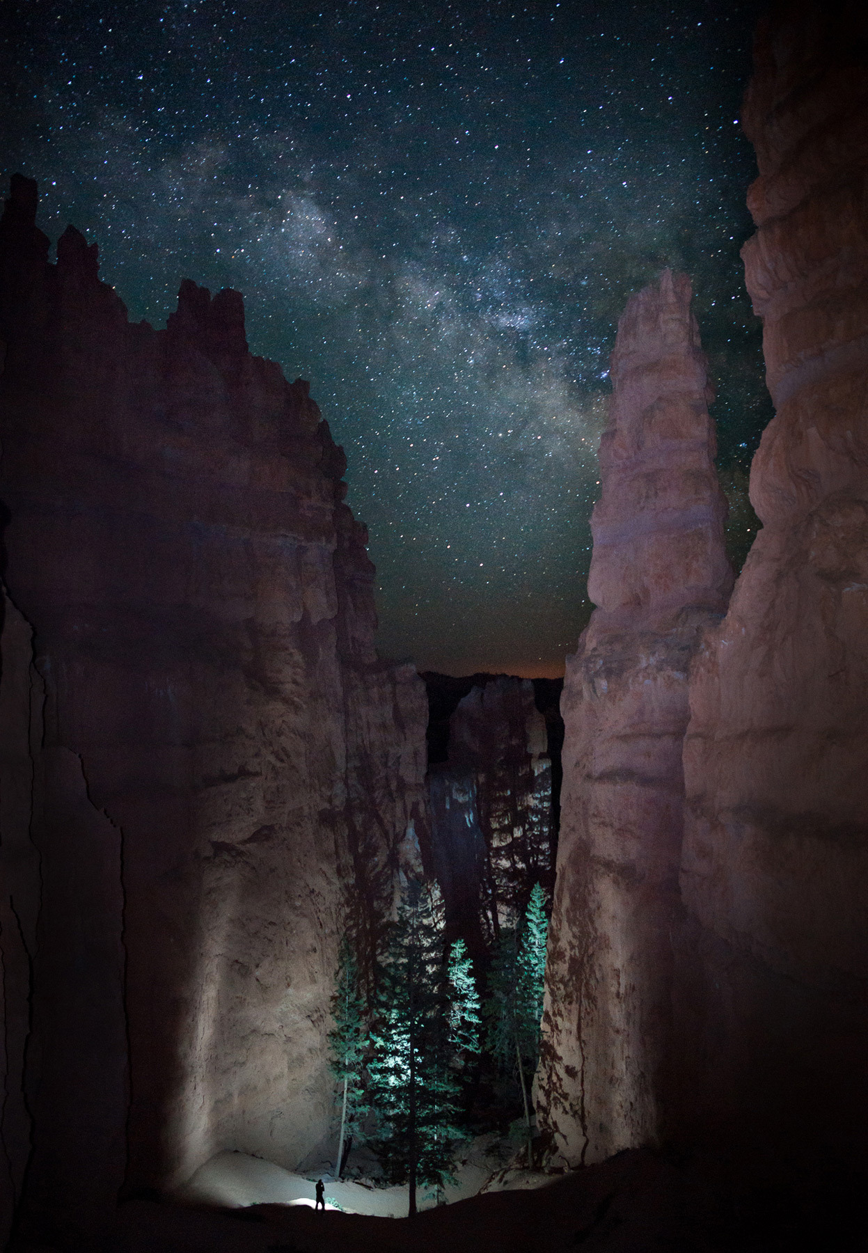 naturalsceneries:  The Milky Way above Bryce Canyon National Park, Utah photo by