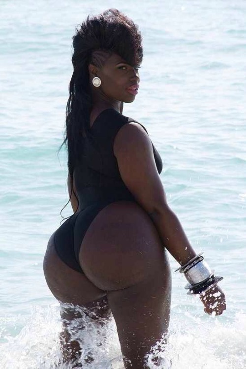 Lustful addiction to thick juicy asses and tgirls