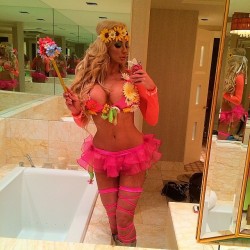 hotelgirl:Viva Las Vegas!!  looks like someone is getting ready for EDC