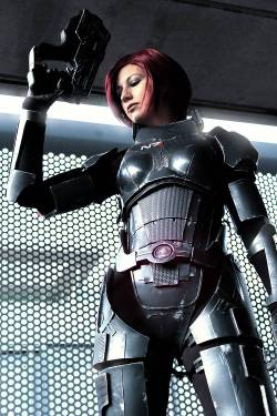 fucking-sexy-cosplay:  Commander Shepard,