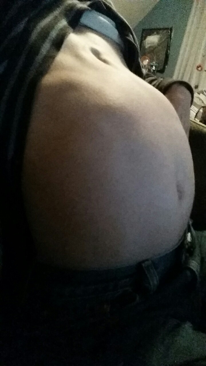 skinnybellyblimp:  I’m going to pop I can’t even breathe without it hurting and