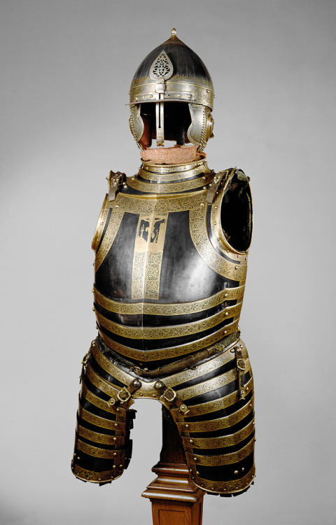 armthearmour:A Chichak paired with a cuirass, belonged to King Stephen of Poland, Ottoman Turkish he
