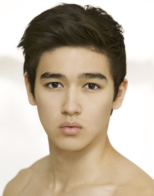 mingion:  JOACHIM MILNER Ps. This would have been perfect if he wasn’t doing duck lips in every picture. 