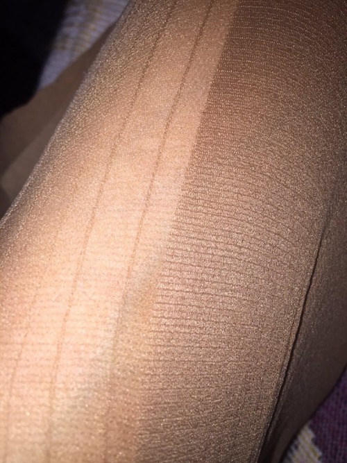 http://tights-details.tumblr.com/post/138212581013