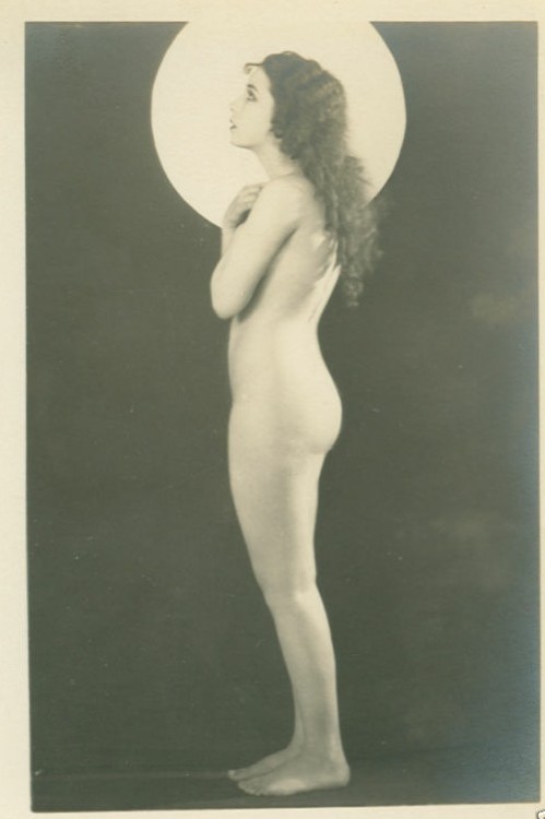 vampsandflappers: Laura La Plante, ca 1922