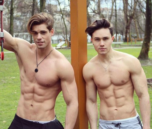 AlanPalmSprings Likes His Men!