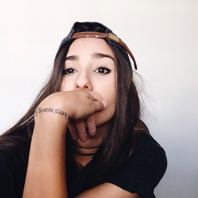 ❁