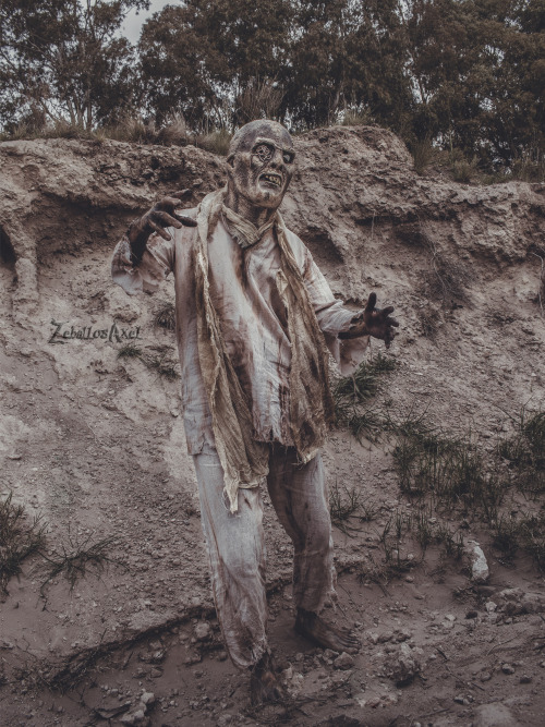 Zombie Cosplay from iconic Lucio Fulci’s film “Zombi 2″ Follow for more! &gt;&gt; https://www.instag