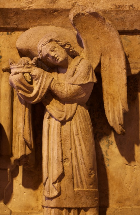 mummyduster:Angel presents a crown to the Christ Child; detail from 13th-century French relief 