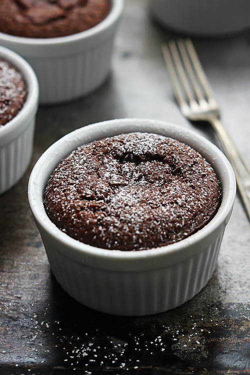 nom-food:Flourless chocolate almond cakes