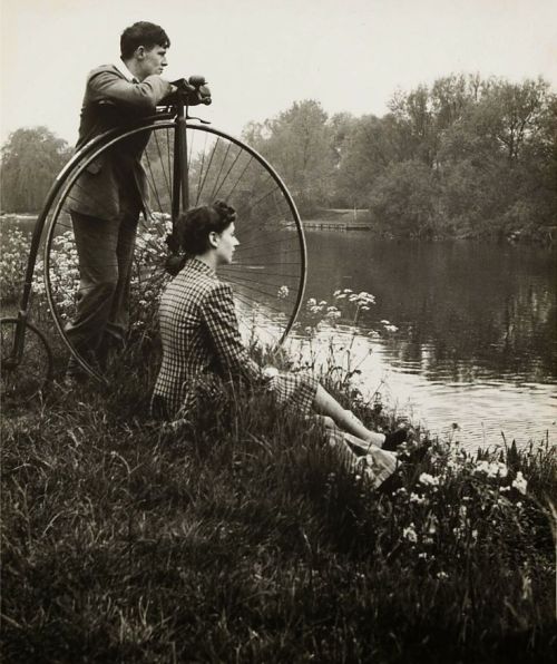 cadenced:
“Day on the river by Bill Brandt (1941) and found on vintage everyday
”