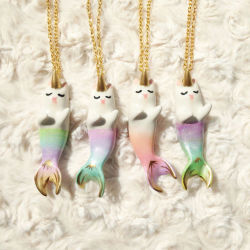 wordsnquotes: culturenlifestyle:  Welcome to Your New Obsession: Purrmaids Girl And Her Cat has created one of the most adorable hybrids to grace the Internet, purrmaids. A combination of cats and mermaids, the adorable handmade necklaces feature a set