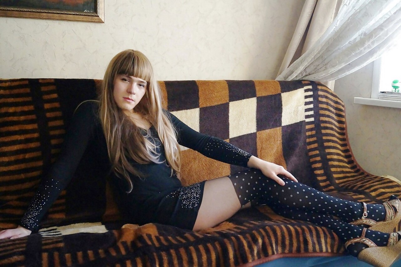 mymmmmasquerade:  Couch, or…?   get your fabulous on