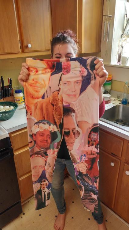 stallintheunicow: malafama-de: My sister in law got Steve Buscemi Leggings for Christmas Omg my desi