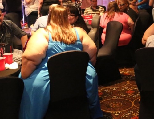 plmartin2014me: Who is this beautiful ssbbw in blue dress, this pic was taken at the bbw bash in veg