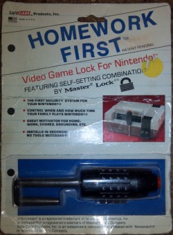 nomellamesfriki:  El candado para la NES: “Los deberes primero”