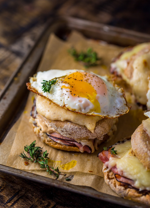food-in-the-morning:Croque Madame McMuffins