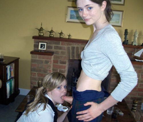 xxemosissypoppyxx:  Two new sluts get to know each other.