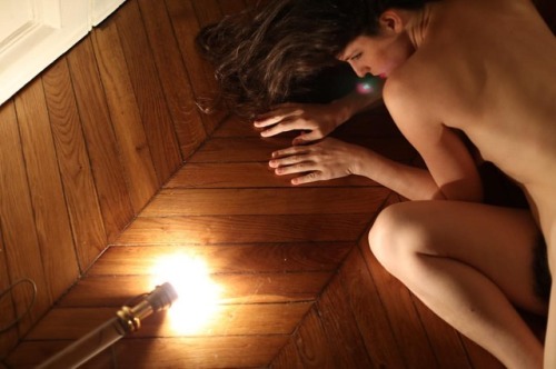 nikkishoots: Kelsey Dylan  @kelseydylan #paris #model #lamp #floor #mood #emotion #artistsoninstagra