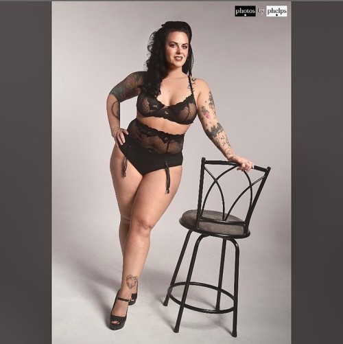 Repost from @ms.sinister.rose using repost_now_app - Beauty isn’t about being perfect it’s about celebrating your individuality. 📸 @photosbyphelps  #studio #fun #dmv #curvy #tattooedgirls #sexy #pinup #pinupgirl #pinupsofinstagram #classy #heels