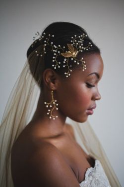 jackviolet:Gold and cream circlet loveliness.