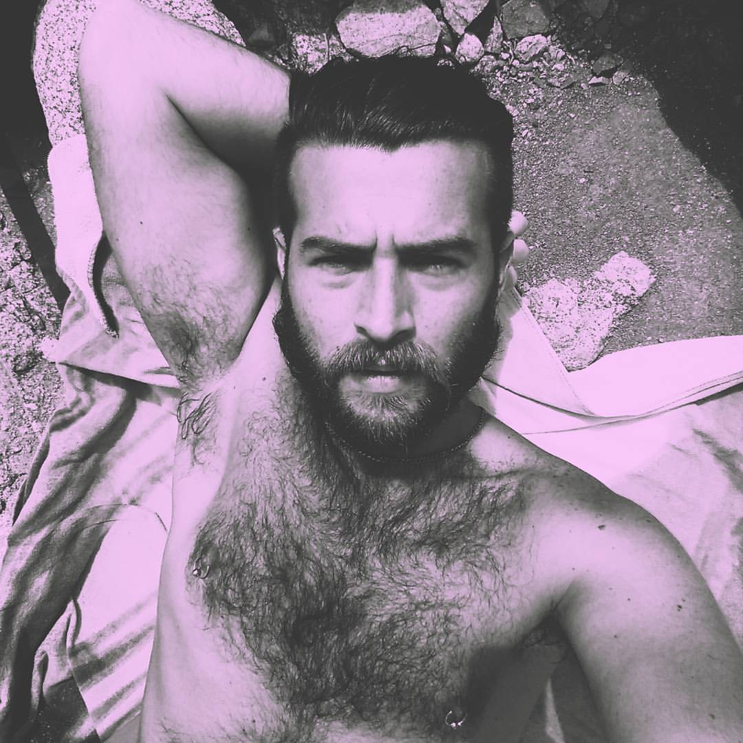 queerrilla:@labarbeenrose docet. #Beard #Hairy #Beaches (at Mari Pintau)