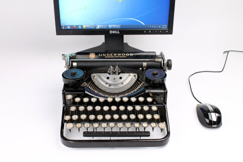 wordsnquotes:  Antique Typewriters are Given a Second Lease on Life Get them here!