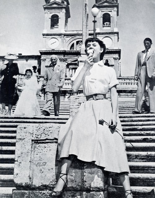 icecreaminginthafaceofmyboss:  Audrey Hepburn in Roman Holiday  