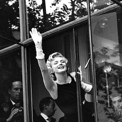 alwaysmarilynmonroe:  Marilyn waving to her fans at The Savoy Hotel in July 1956. 