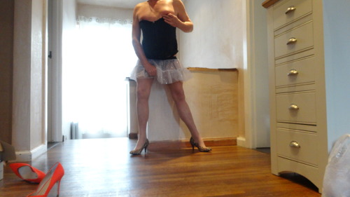 Miss goody red shoes   &hellip;denierplay@gmail.com  Kik denierplay