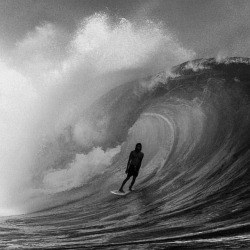 thedeathofcool:  Wasting wave like this.
