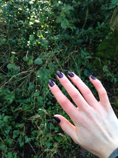 chili-jesson:   it was so cold and my hand turned red 