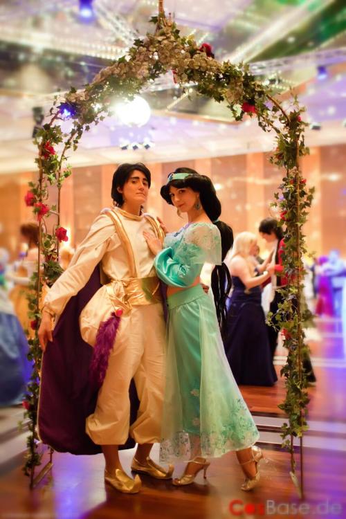 Disney’s Aladdin Cosplayvisit us on FACEBOOK: Awesomely Nuts