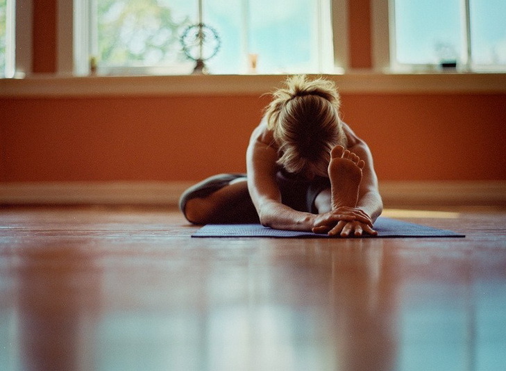 flex-yoga-girls:  Yoga Girl   We used to do this in HS gym class.  Except they called