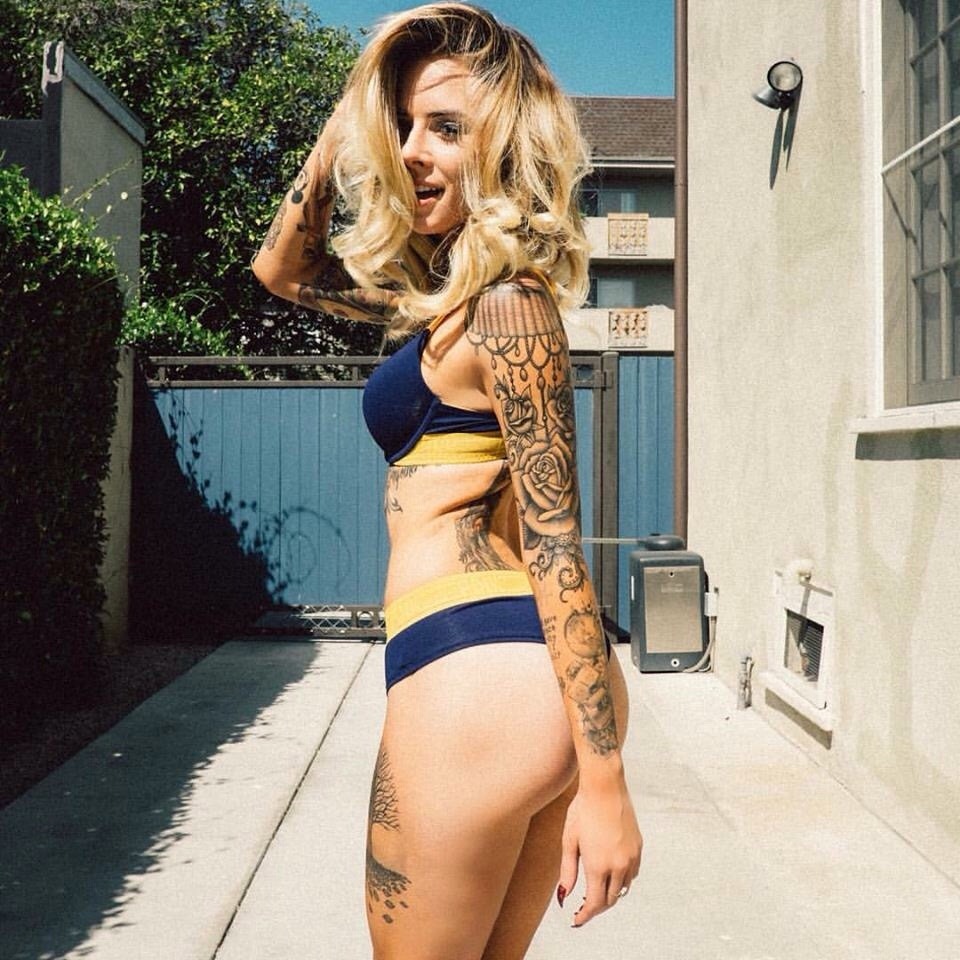 Peek a Butt. The most sublime features of women
