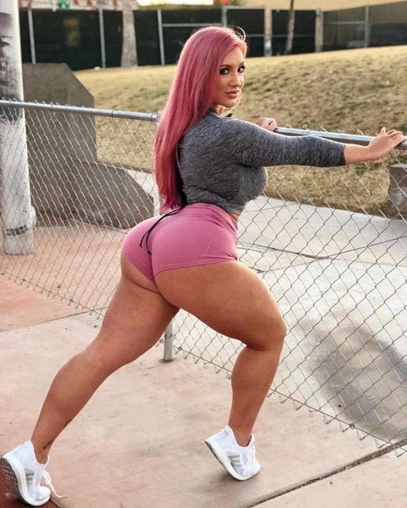 thickaddiction:  @thedoctorbae 😛😛😛
