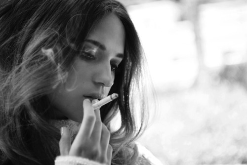 oscars9197: Alicia vikander smoke Yum