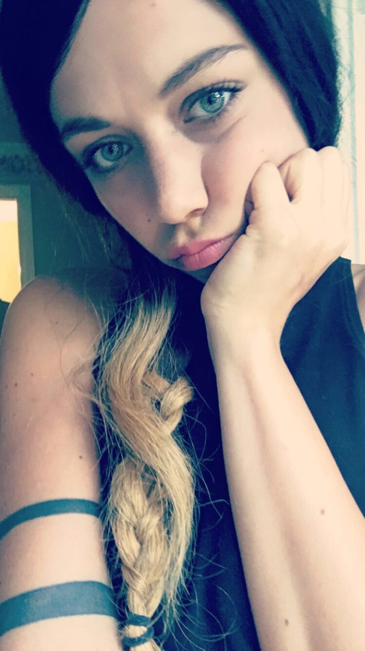 lilfxo:  tip 100 offline to make me smile? Oh and also get my Snapchat 😉http://mfc.im/lilyfox_