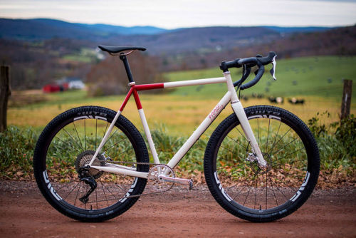 aces5050:(via Gluteus To The Maximus: Horse Cycles Gravel+ For ENVE | Cycle EXIF)