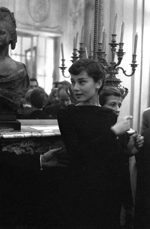 rareaudreyhepburn:Audrey Hepburn photographed by Jack Garofalo in Paris, France, March 03, 1955.