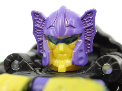 LEGACY Deluxe BuzzsawBuzzworthy Yellowjacket.More like this: Kingdom Deluxe Class Waspinator Kingdom